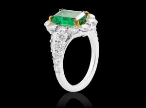 Emerald Cut Gold Engagement Rings: How to Choose the Perfect Style