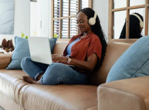 What Makes an Online Radio Station Feel More Human Than a Playlist? 1 What Makes an Online Radio Station Feel More Human Than a Playlist?