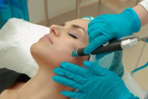 Hydrafacial vs Salon Facial 1 Hydrafacial vs Salon Facial