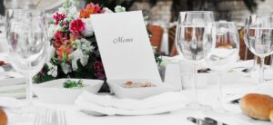 What Should Couples Expect From a Full Wedding Catering and Bar Service? 1 What Should Couples Expect From a Full Wedding Catering and Bar Service?