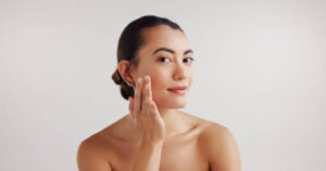 Retinoids and Hyperpigmentation: What You Should Know 1 Retinoids and Hyperpigmentation: What You Should Know