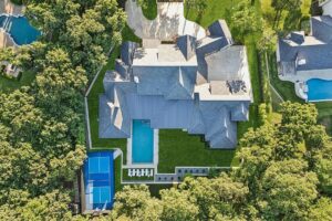 The ROI of an Outdoor Living Remodel: Adding Value Beyond Square Footage 1 The ROI of an Outdoor Living Remodel: Adding Value Beyond Square Footage