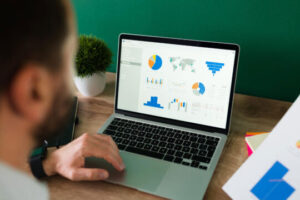 Before Choosing a Vendor: Evaluate New Marketing Platform 1 Before Choosing a Vendor: Evaluate New Marketing Platform