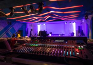 When the Screen Goes Dark: Why a Big Moment Deserves More Than a Rushed Setup 1 When the Screen Goes Dark: Why a Big Moment Deserves More Than a Rushed Setup