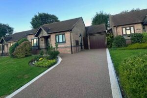 Why Do Landscapers Llanelli Recommend Resin Driveways? 1 Why Do Landscapers Llanelli Recommend Resin Driveways?