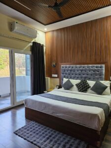 Best Hotel in Lansdowne for Couples Planning a Peaceful Holiday 1 Best Hotel in Lansdowne for Couples Planning a Peaceful Holiday