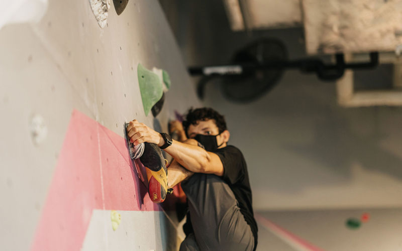 Rock Climbing Footwork - Sharing Footholds