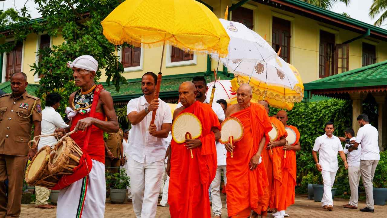 BOC Articles - ලංකා බැංකුව 43 වන වරටත් අනුරාධපුර ජය ශ්‍රී මහා බෝ මළුවේ සුදු වැලි ඇතිරීමේ පින්කමට මූලිකත්වය ලබාදෙයි