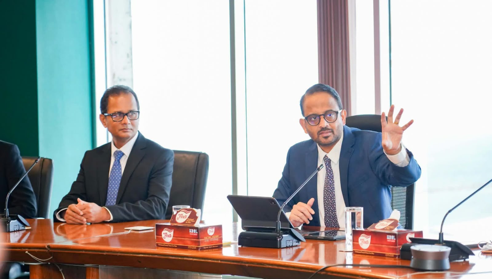 Mr. Kavinda de Zoysa, Chairman of Bank of Ceylon, addresses the delegation.