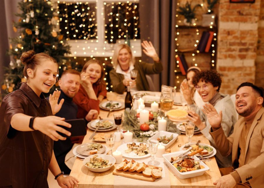 christmas-family-tradition-family-gathering