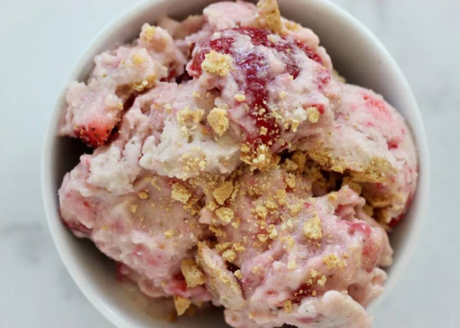 healthy-desserts-for-kids-strawberry-cheesecake-nice-cream