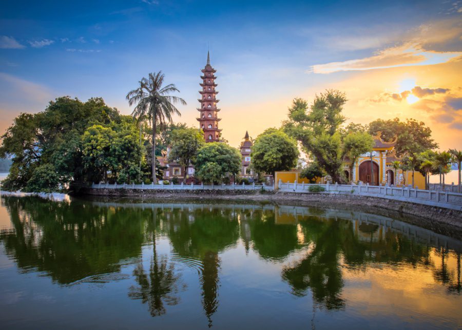 pexels-hội-nguyễn-hanoi-west-lake-with-kids