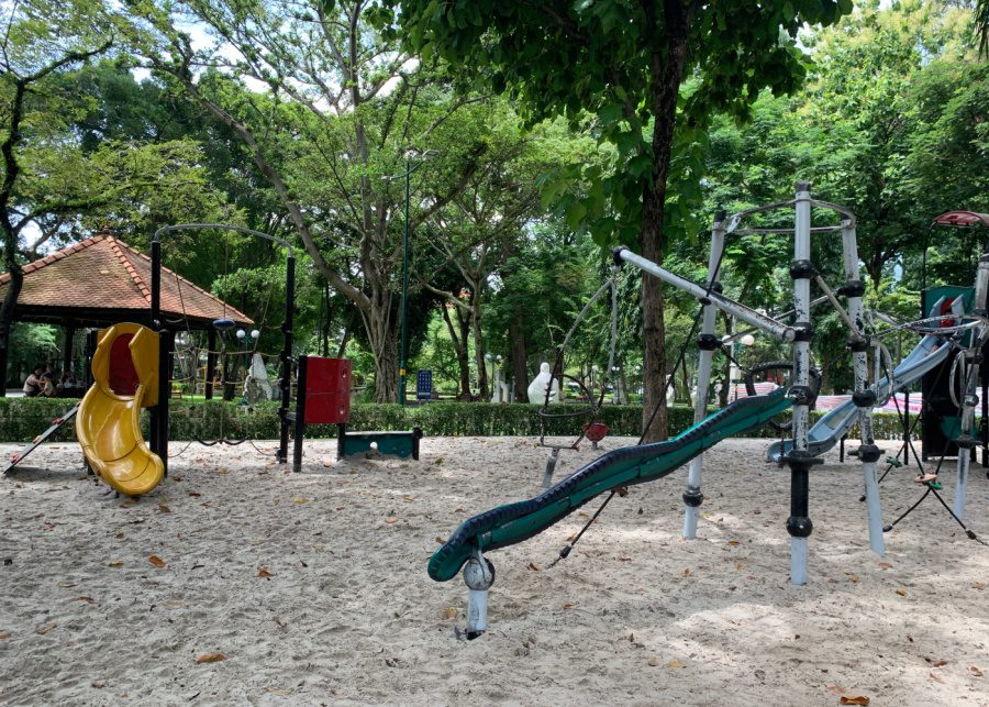 park-ho-chi-minh-with-kids