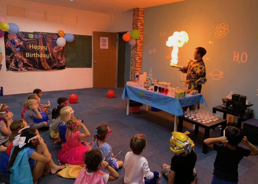 best-kids-birthday-party-venues-in-singapore-Newton-Show