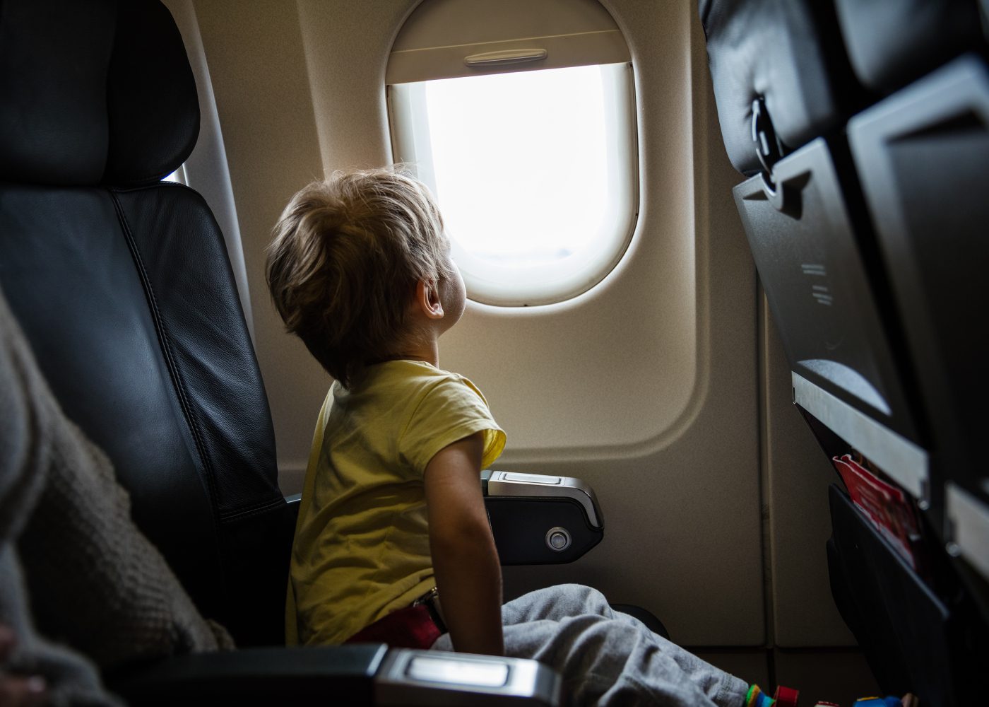 flying-with-kids-traveling