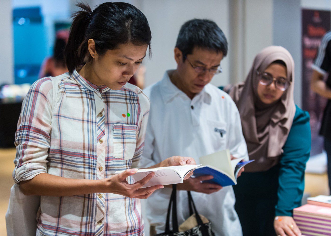 SingLit reads