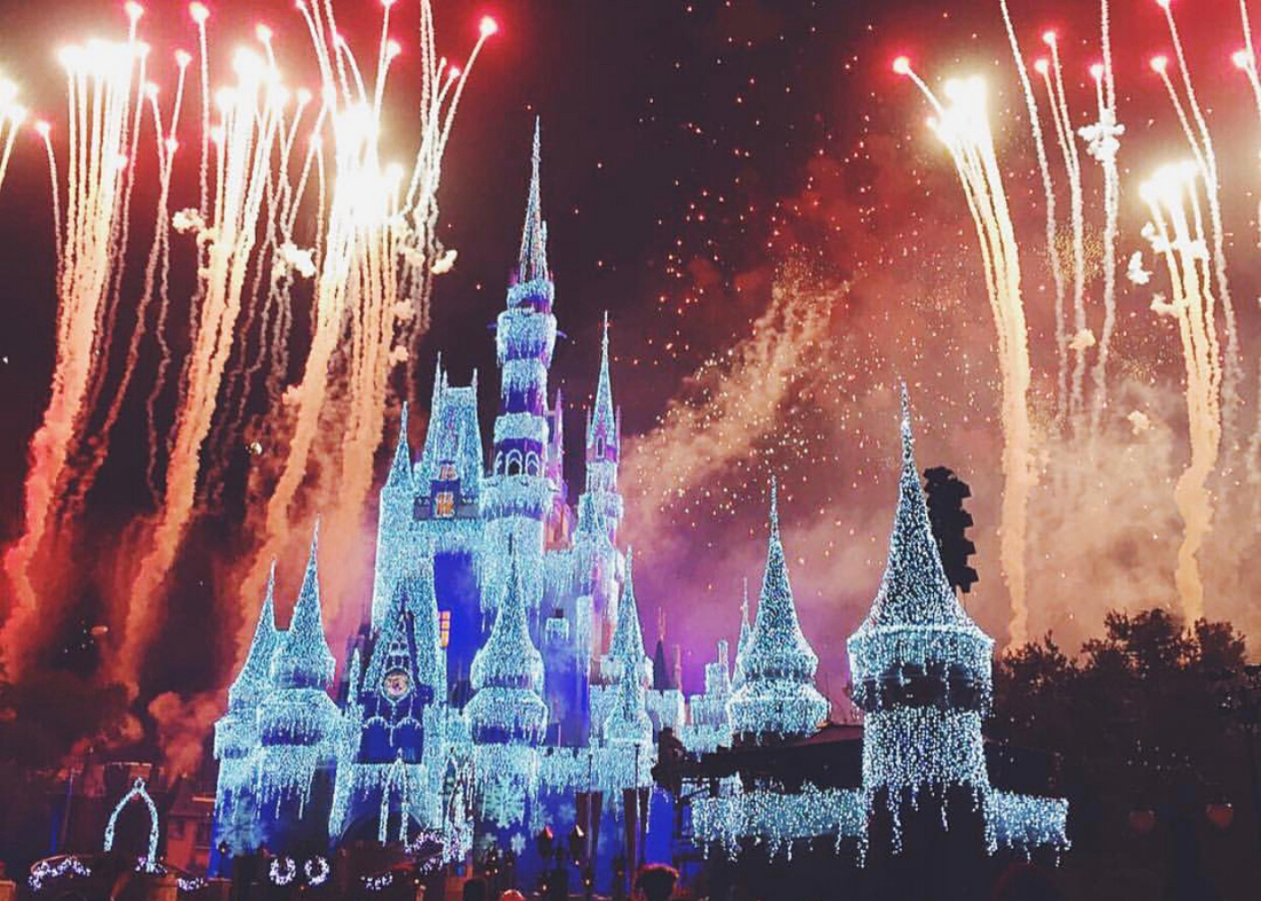 disneyland-fireworks-sleeping-beauty-castle