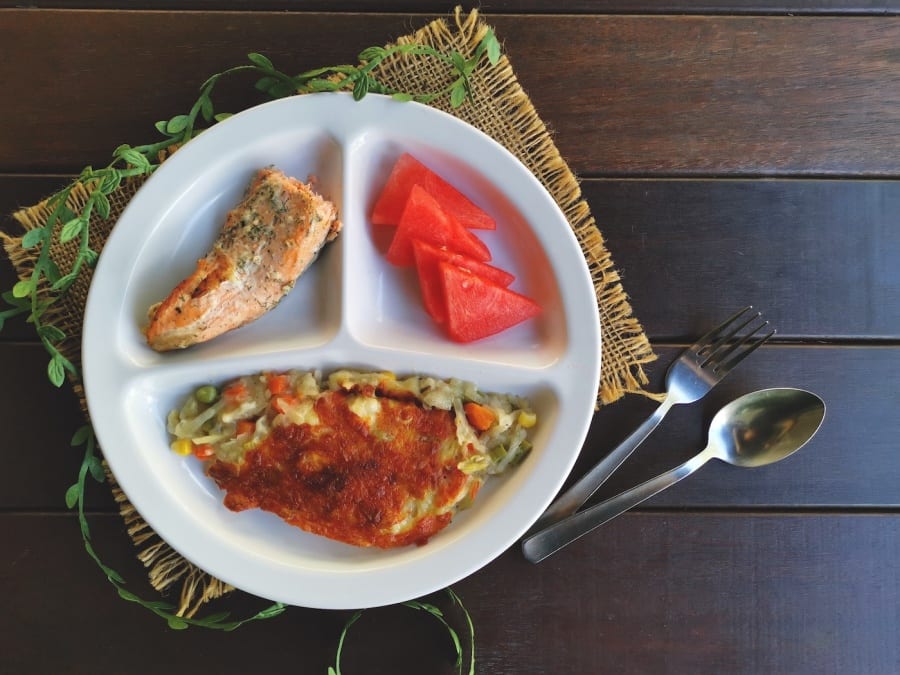 baked salmon fillet infused with lemon