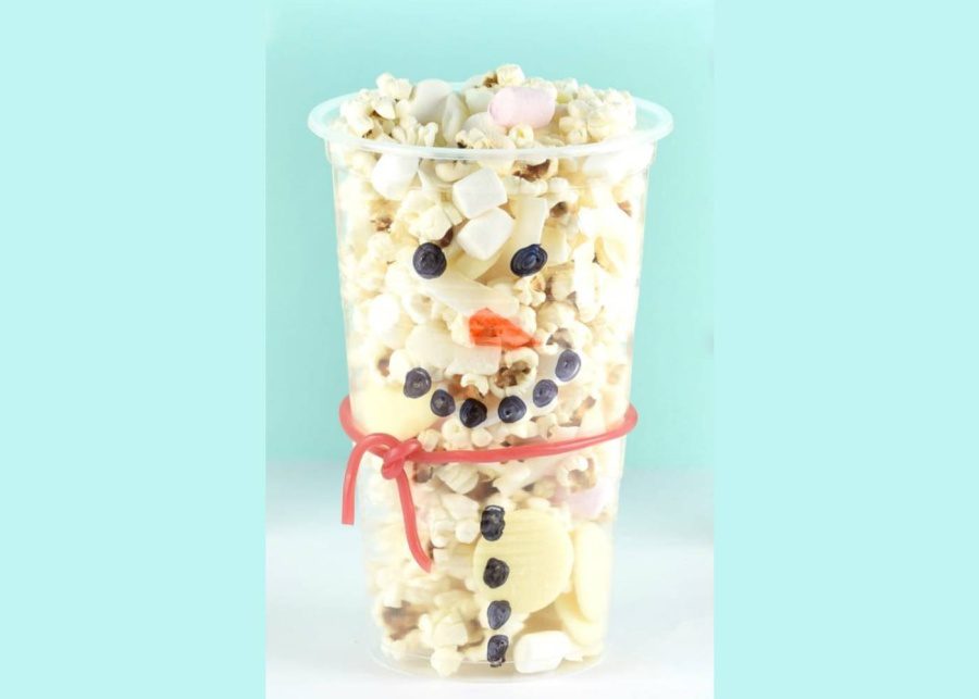 fun-christmas-snacks-for-kids-cute-snowman-snack-cups