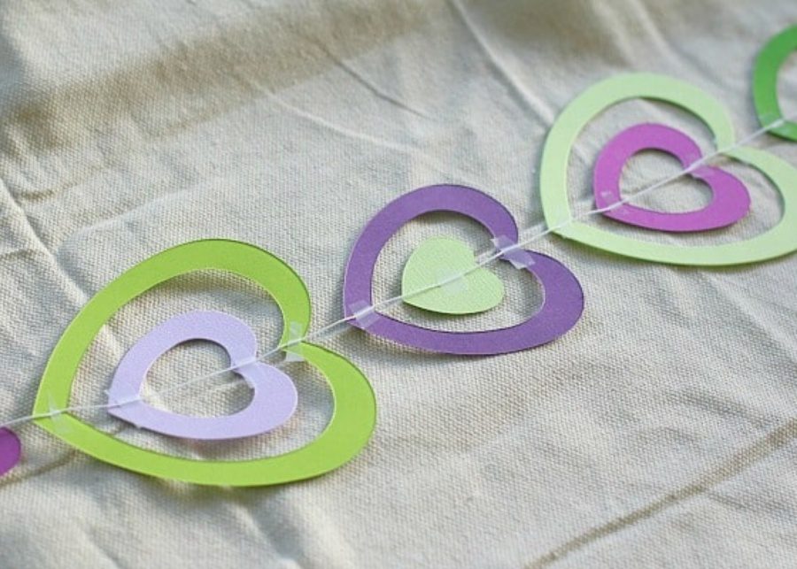 Paper heart mobile | Valentine's Day crafts for kids