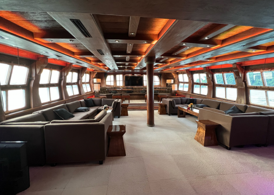 royal-albatross-dog-cruise-lower-deck