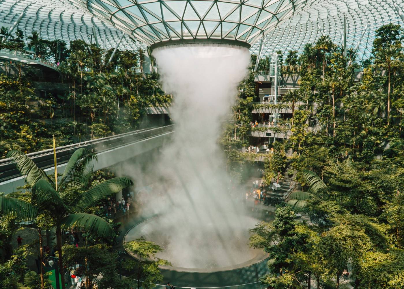 jewel-changi-hsbc-vortex-waterfall-singapore