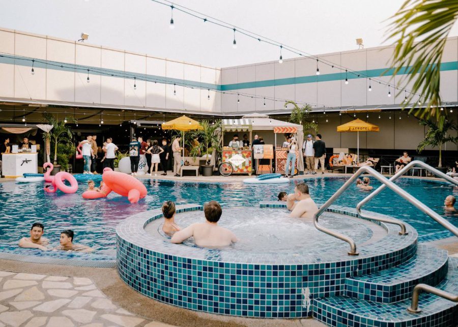 swimming-pool-changi-airport-singapore