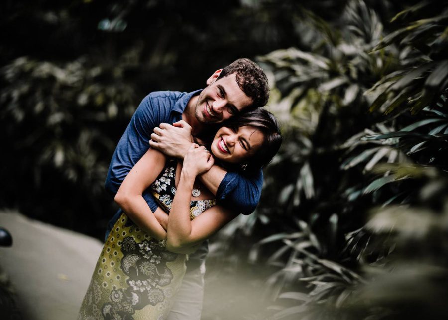 best-valentines-day-gifts-singapore-outdoor-couple-portrait