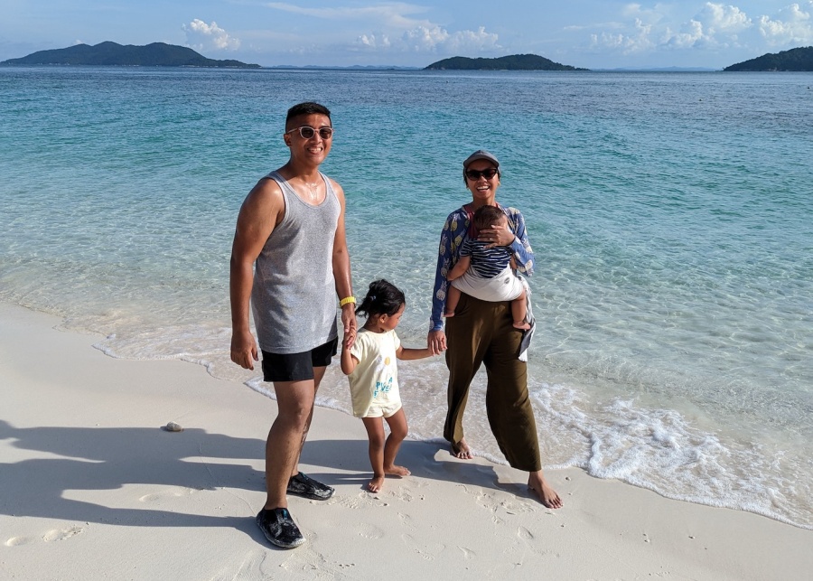 syaz intro family beach rawa island