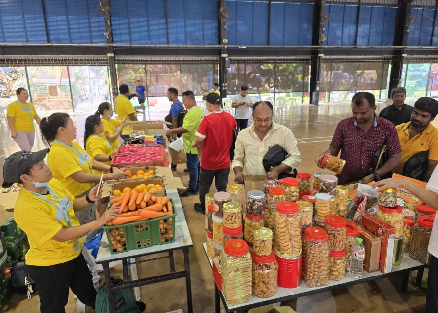 donate singapore charity itsrainingraincoats