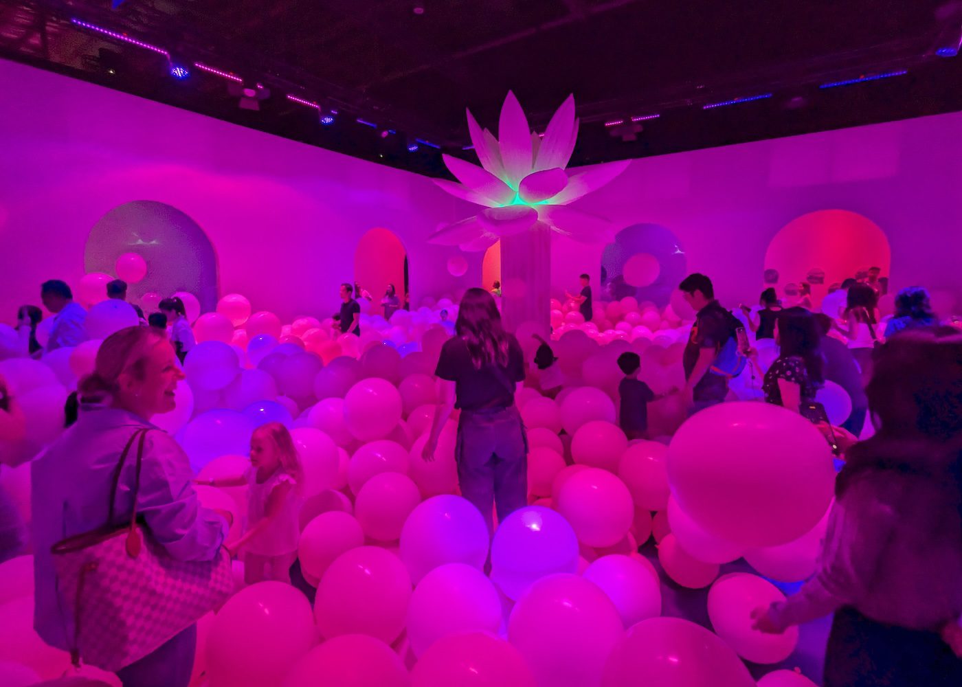 bubble planet singapore bubble ocean balloon room