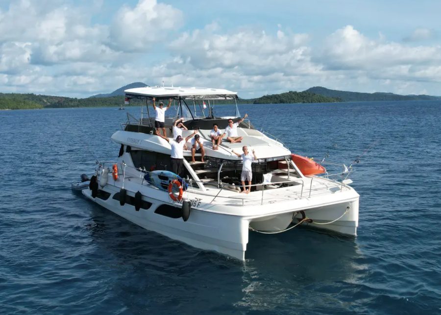 Yacht rental and boat hire in Singapore best price