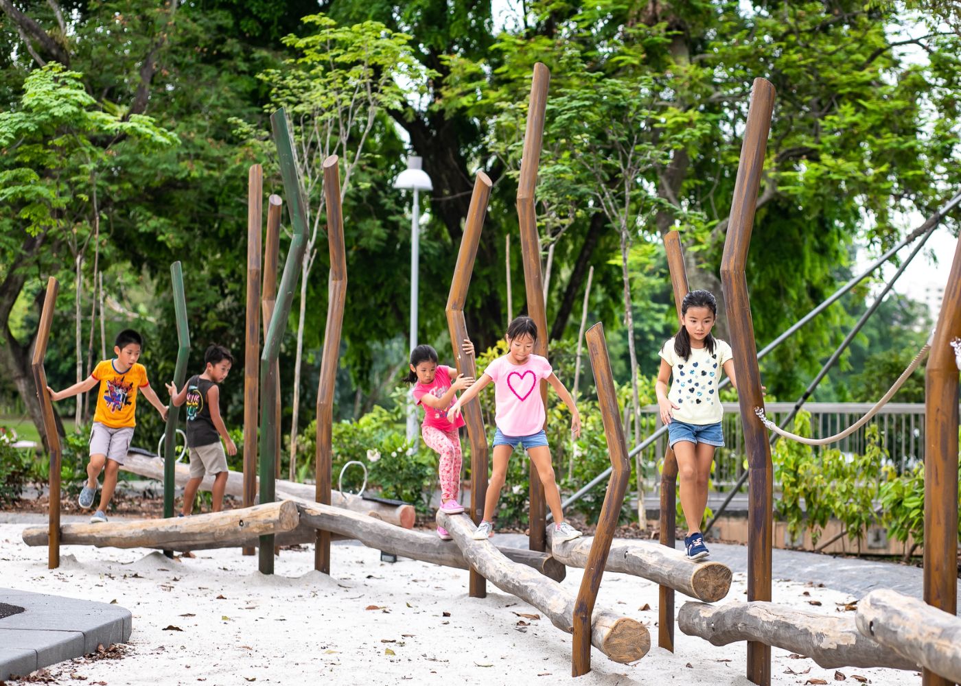 4 ways families can play and learn at nature playgardens and therapeutic gardens