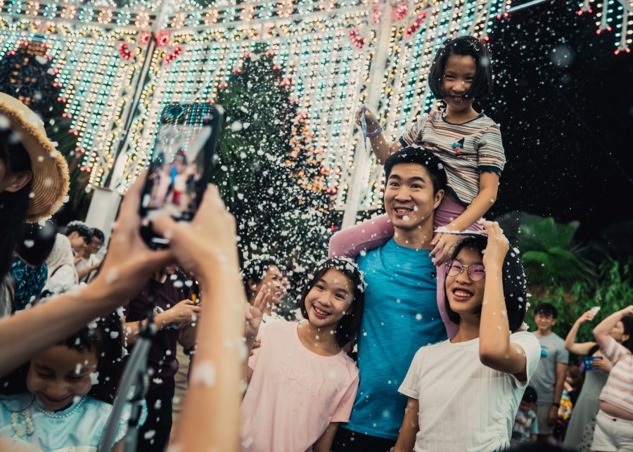 christmas wonderland family snowfall