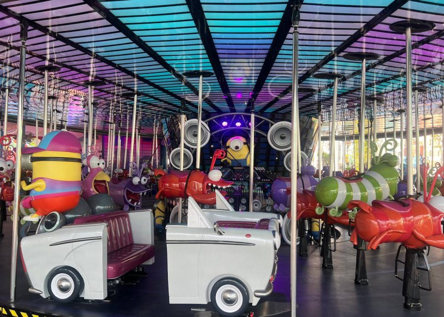 minion land universal studios singapore buggie boogie carousel