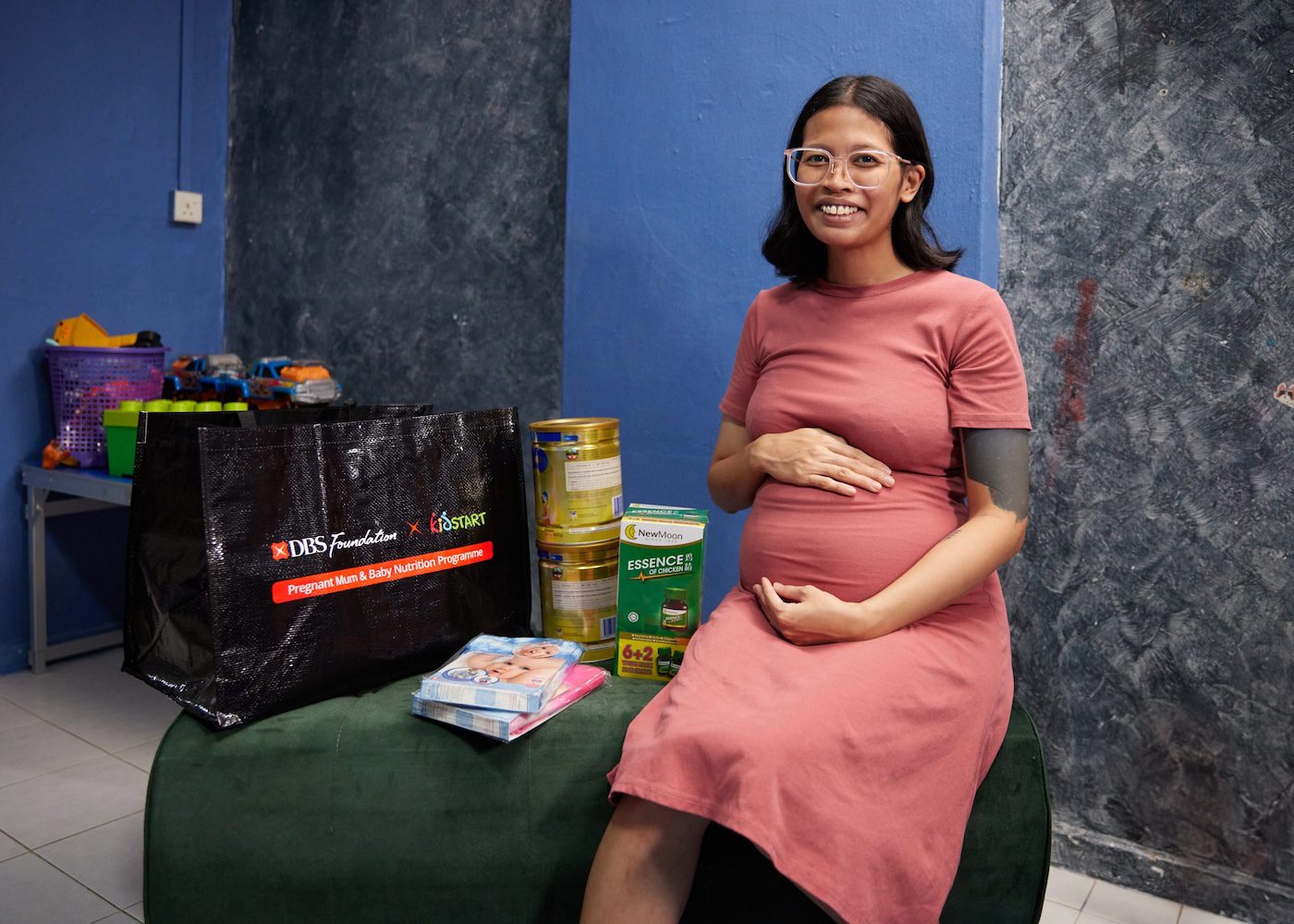 This new initiative for low-income pregnant women gifts confinement meals & pregnancy pillows to new mums