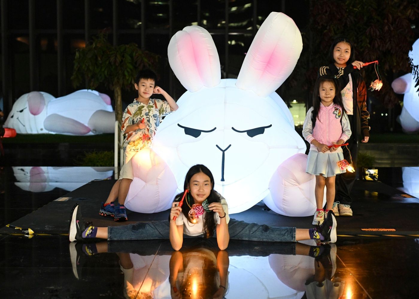 Our top picks for this year’s Mid-Autumn Family FUN event: Dress in hanfu, snap photos with giant rabbit installations, mooncake tasting, and more.