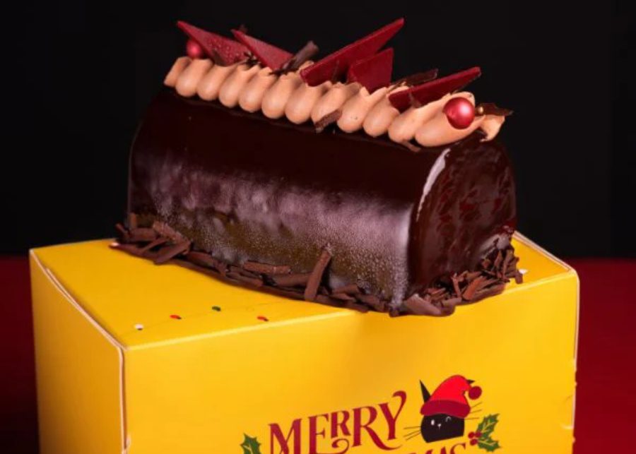 Cat and Fiddle Christmas log cake in Singapore 2025