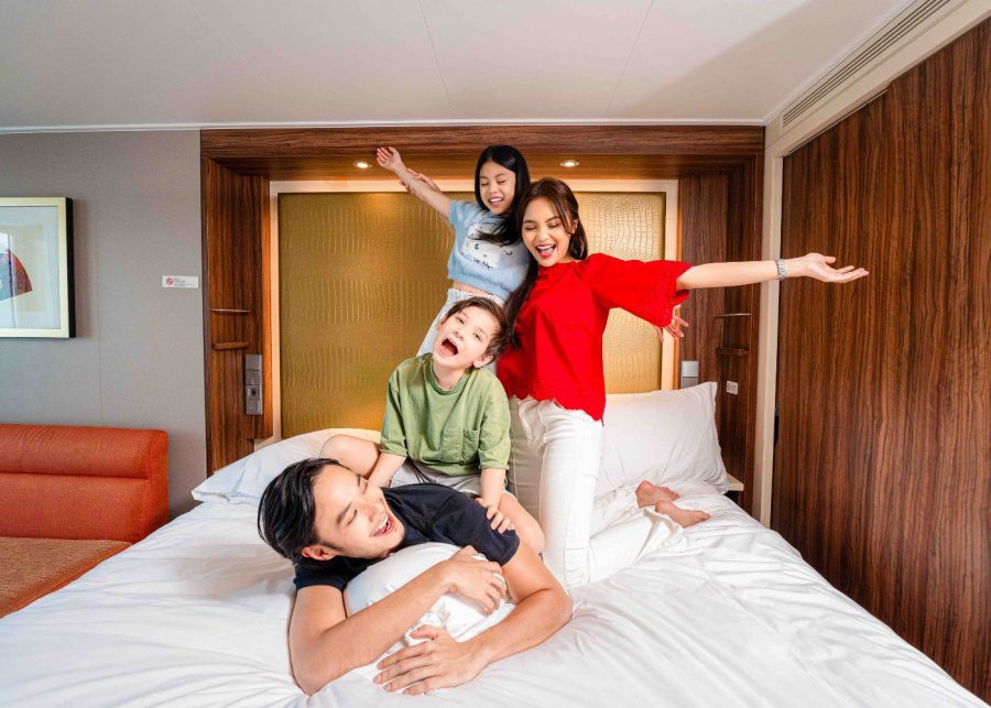 genting dream smurfs room