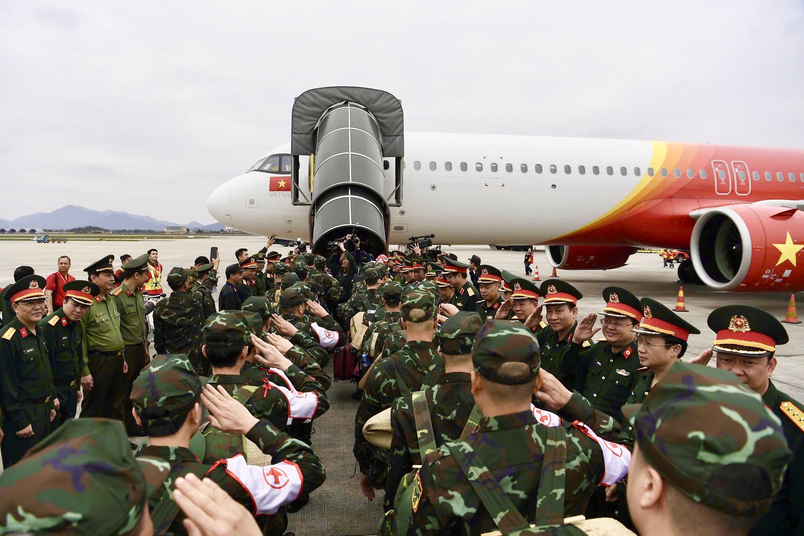 Vietjet operates two relief flights transporting Vietnamese rescue team to Myanmar