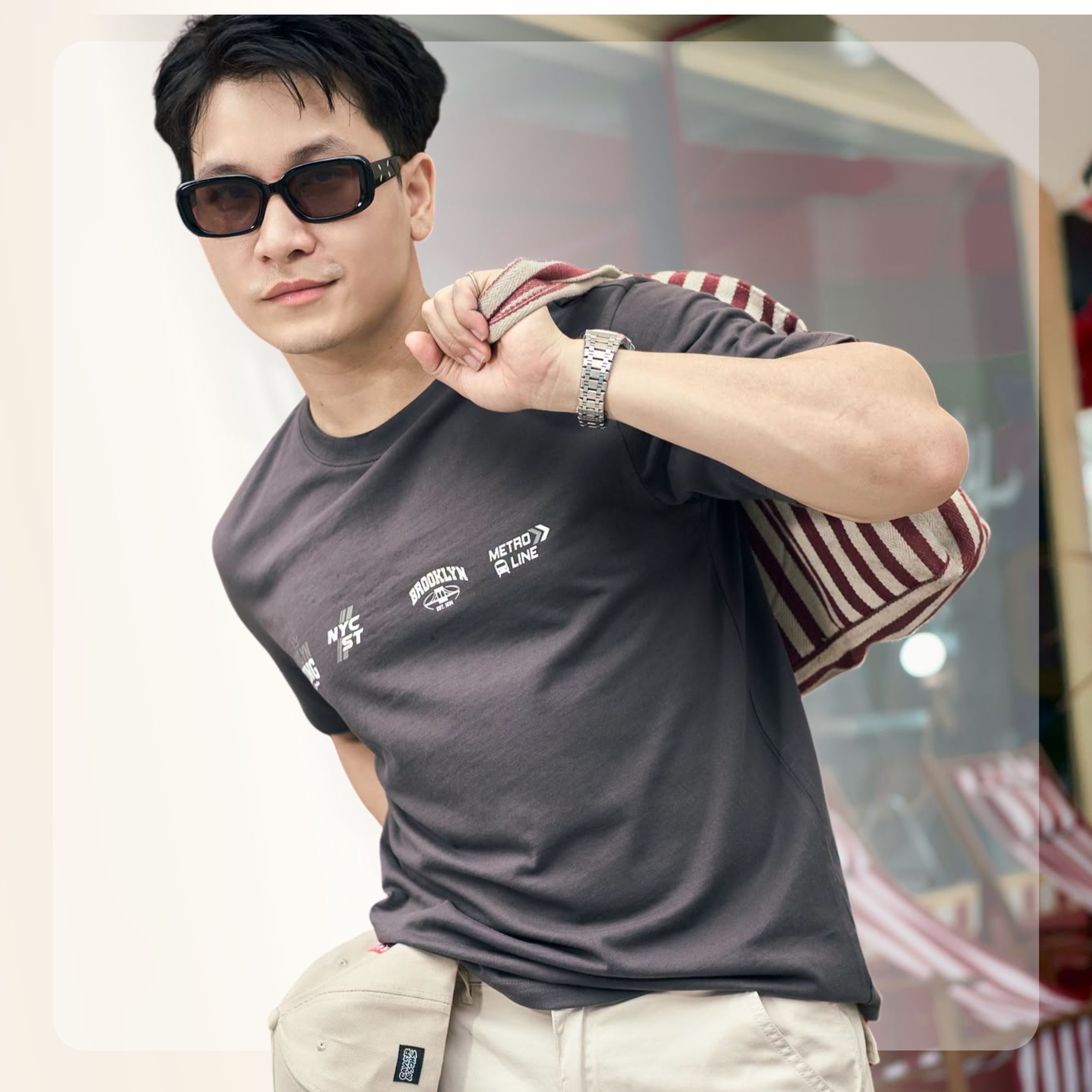 Áo thun nam nữ in hình S26 New York Tee - Xám