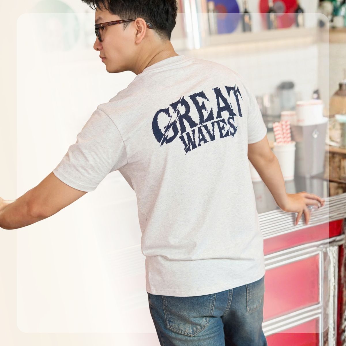 Áo thun nam nữ in hình S26 Waves Tee - Xám nhạt