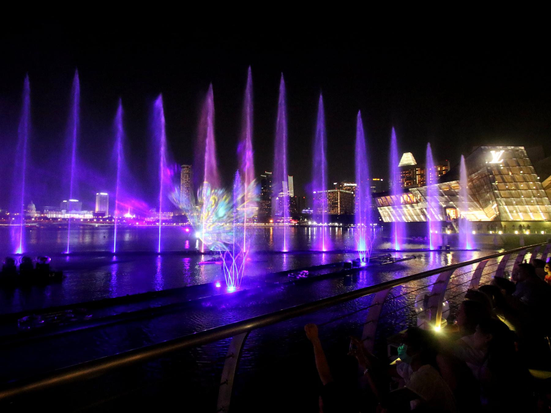 Allow spectacular Spectra to light up your evening by the bay - Destination  | The Travel Insider