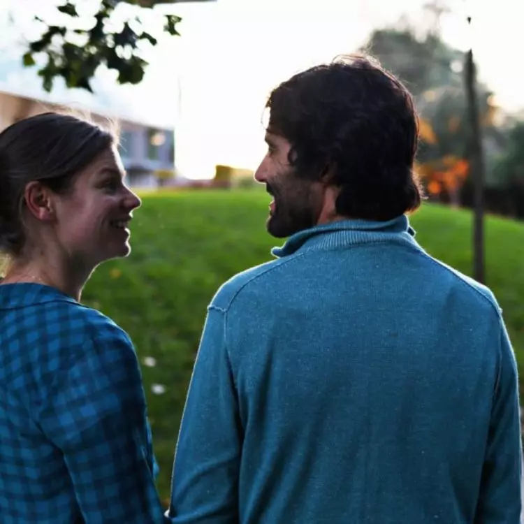 How to "Live in the Moment" & Be Happy? Stop & Savour!