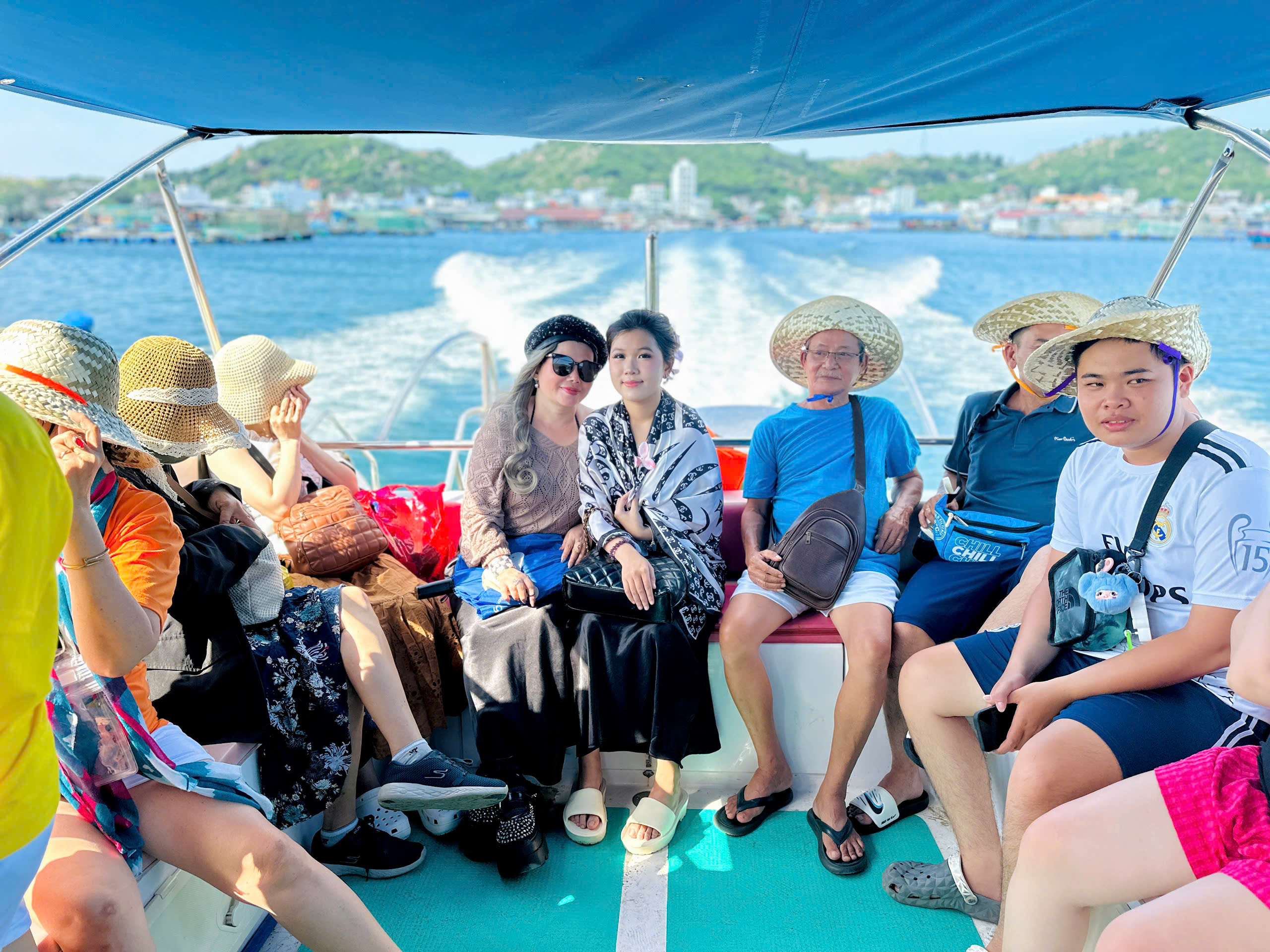 TOUR ĐẢO BÌNH HƯNG - VĨNH HY 2N2Đ - KHÁM PHÁ BIỂN XANH & CÁT TRẮNG4