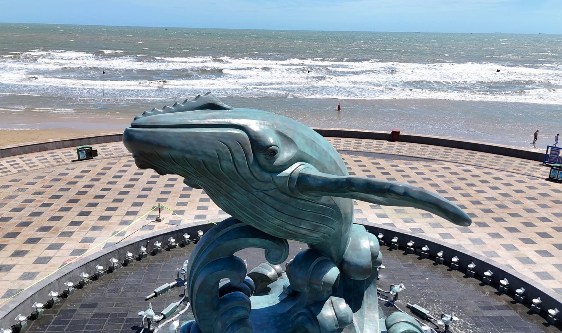 VŨNG TÀU CHÍNH THỨC KHÁNH THÀNH BIỂU TƯỢNG CÁ ÔNG 50 TỶ ĐỒNG TRÊN TRỤC ĐƯỜNG THÙY VÂN
