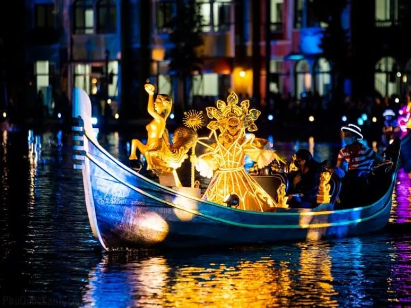 Opera đường phố và lễ hội hóa trang