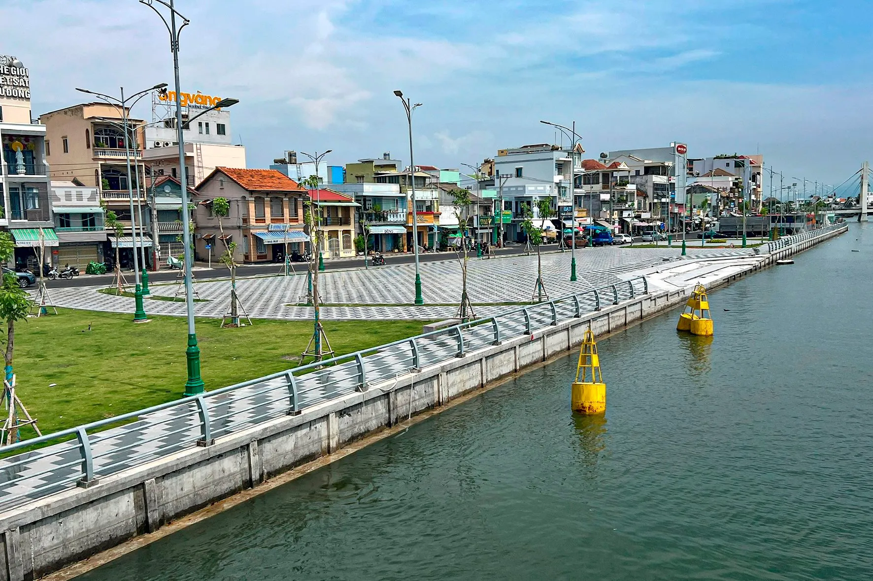 Bờ Kè Sông Cà Ty - Vintrip