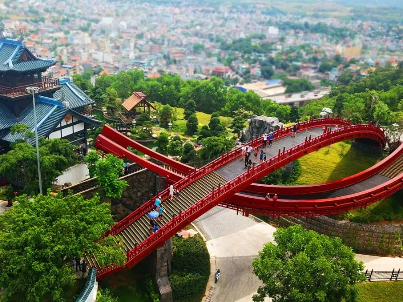 Vì Sao Vòng Quay Mặt Trời Hạ Long Lại Thu Hút Du Khách?