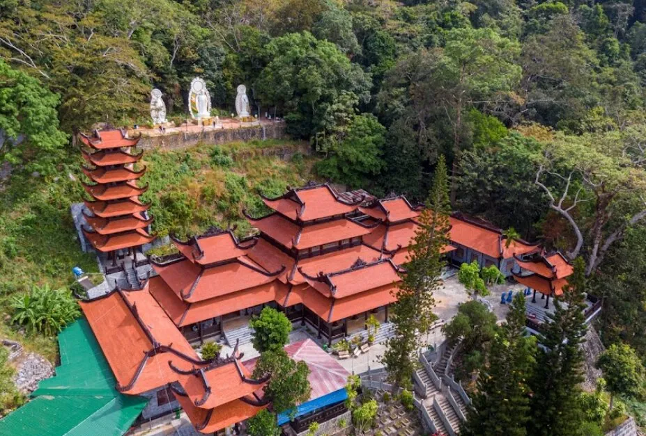 Khung cảnh Núi Tà Cú mang đậm dấu ấn lịch sử lâu đời